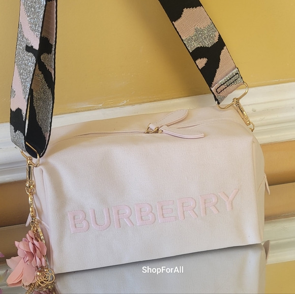 Burberry Pouch converted into to shoulder bag or cross body - Picture 3 of 16